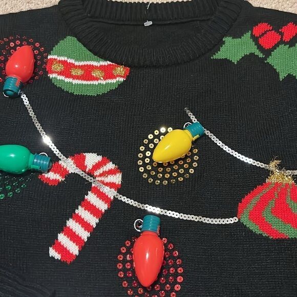 CHRISTMAS SWEATER SIZE MEDIUM - Picture 2 of 6
